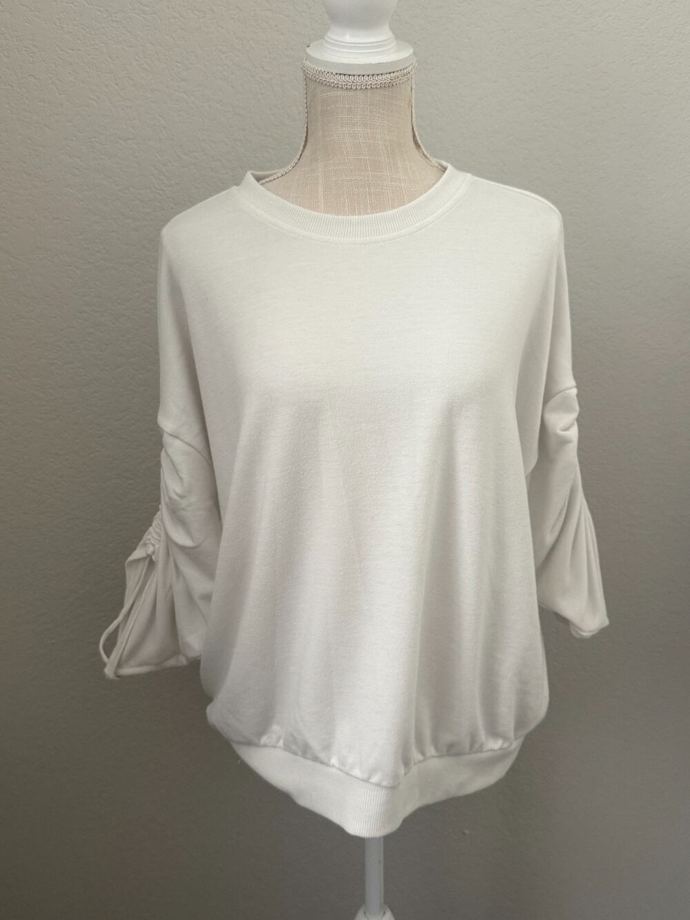 Gap Womens Medium Ivory Ruched Sleeve Sweatshirt Top Oversized Crewneck Pullover